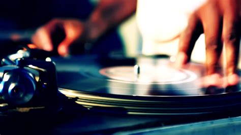 Where Do DJs Download Music: Unraveling the Digital Vinyl Jungle